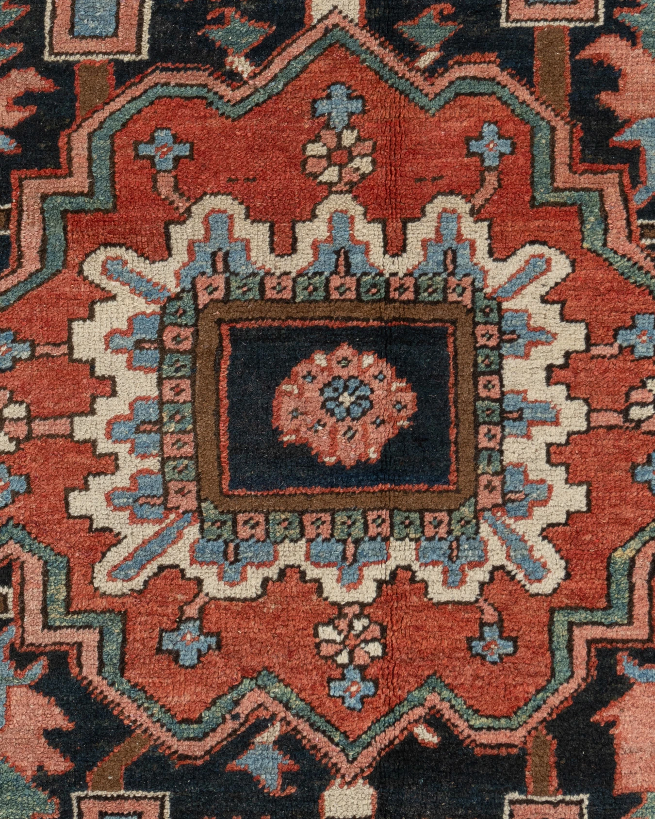 Persian Serapi Heriz Rug 9'7 X 12'6 3 Persian Serapi Heriz Rug 9'7 X 12'6
